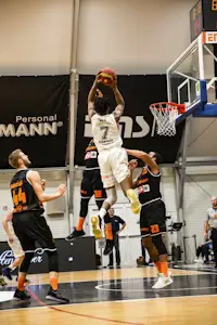 Man dunking